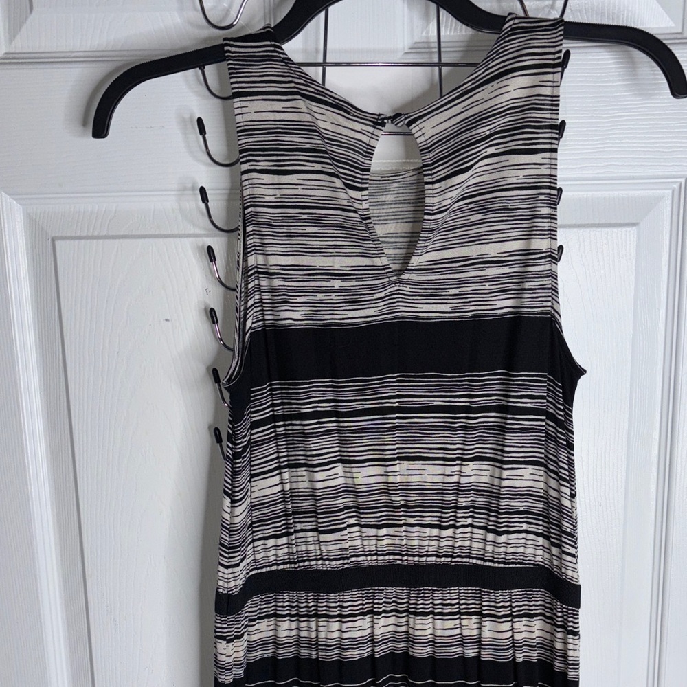 LOFT Monochrome Sleeveless Dress - Picture 3 of 4